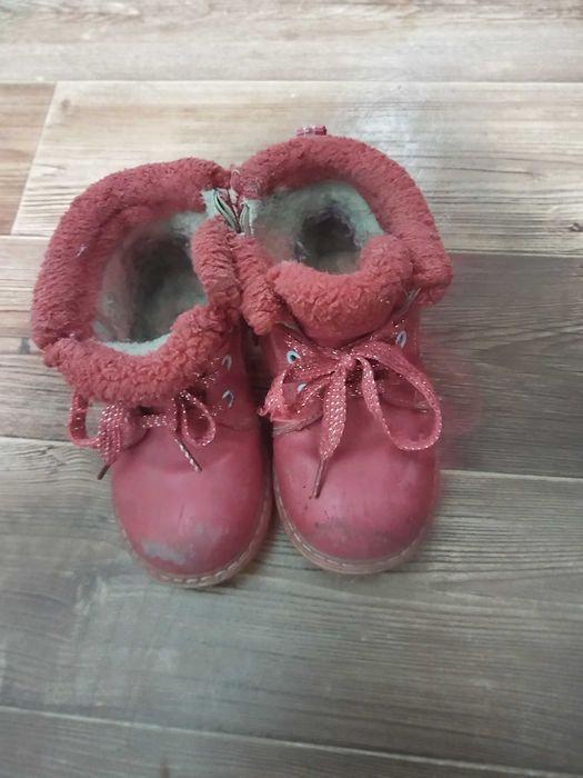 Отдам обувь на девочку