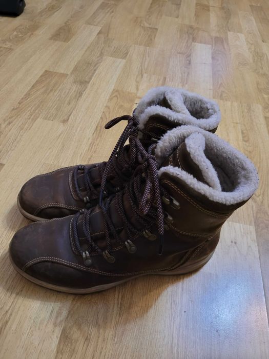 Vând ghete Ecco, piele nabuc,matimea 40, îmblănite