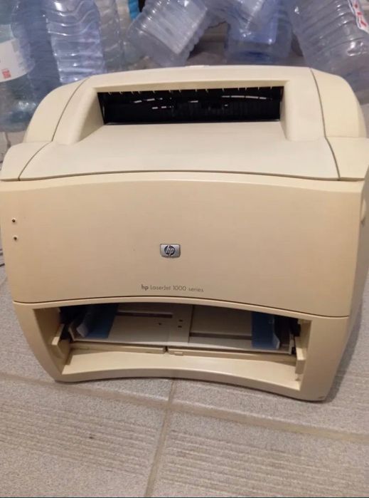 Продам принтер hp 1000
