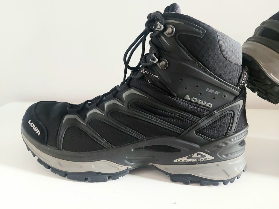Lowa Innox Mid Gore-tex 42 номер стелка 27см ,като нови.
Като нови. 
Ц