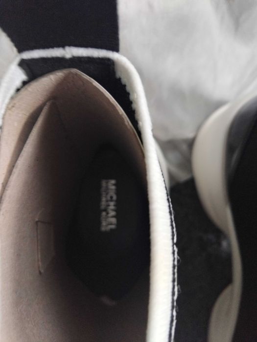 Чисто нови дамски високи маратонки Michael Kors (Sock Sneakers) – 40 номер (US 9)Доставено от USA