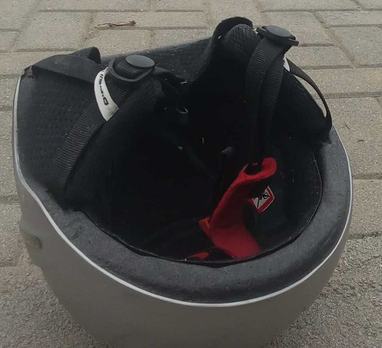 Продавам детска ски каска