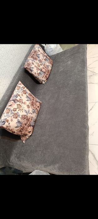 Диван почти новый