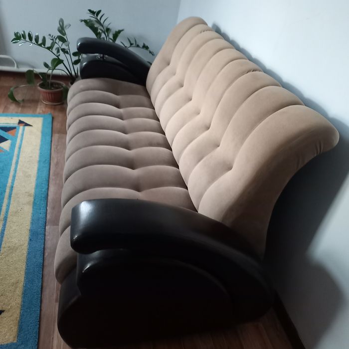 Диван с двумя креслами