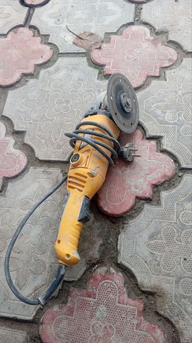 Инструменты строительные. Болгарка.. Лазер . Перфоратор. В рабочем сос