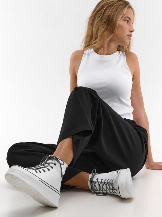 Дамски бели кецове