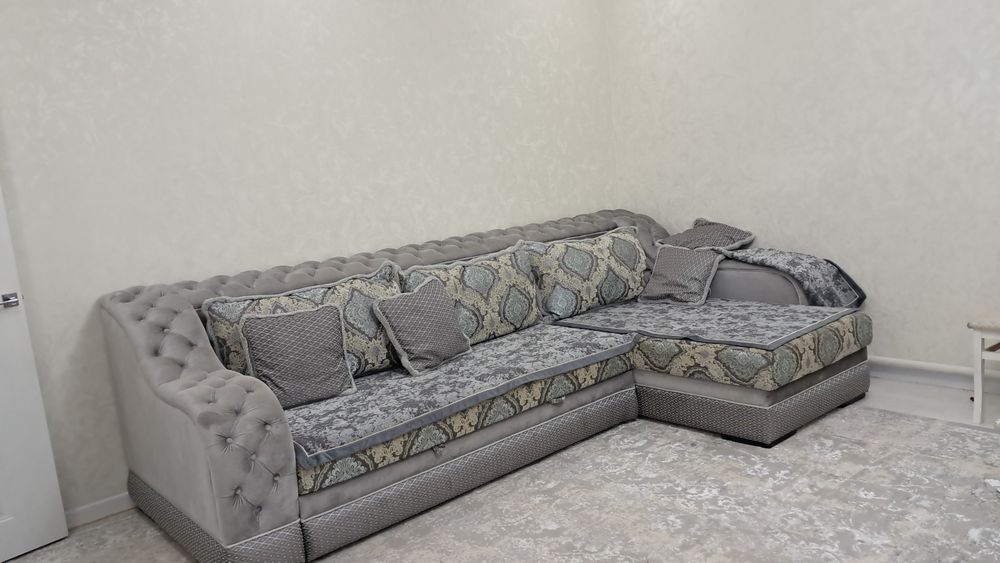 Углавой диван в отличном состояни