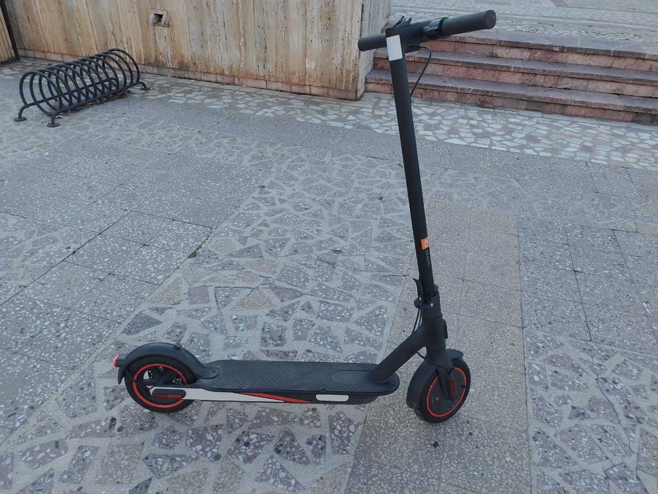 Trotineta electrica Xiaomi Pro2 si M365
