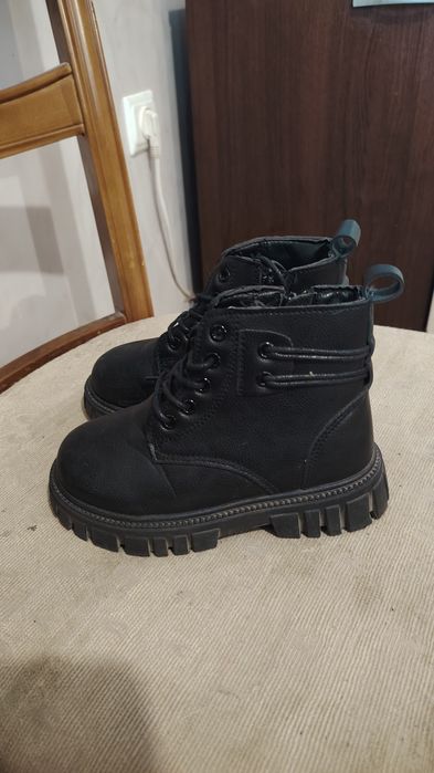 Продавам Детски Боти