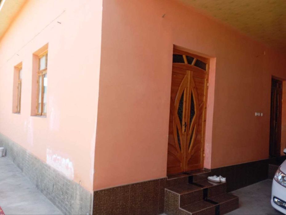 Гулистон 3 да катта ховли сотилади