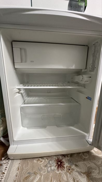 Продам холодильник INDESIT