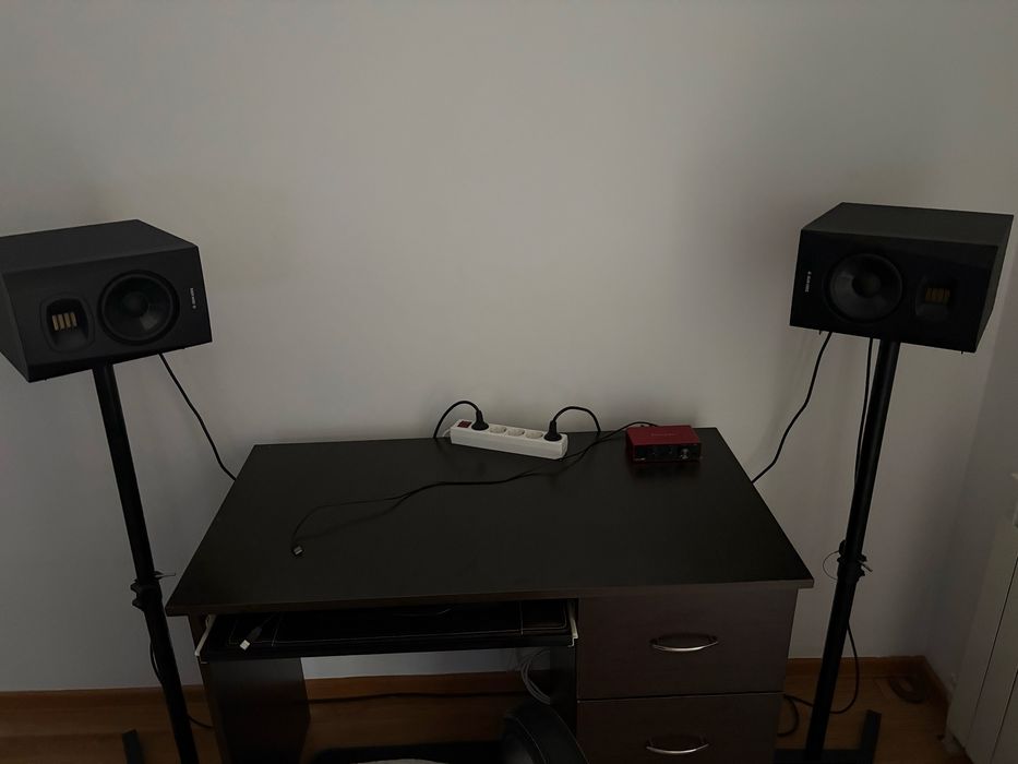 2x Adam audio t5v cu stative, akai mpk mini mk3 black edition, scarlett focusrite solo interfata audio