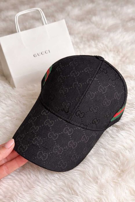 черна лятна унисекс шапка с козирка гучи gucci и хартиена чанта
