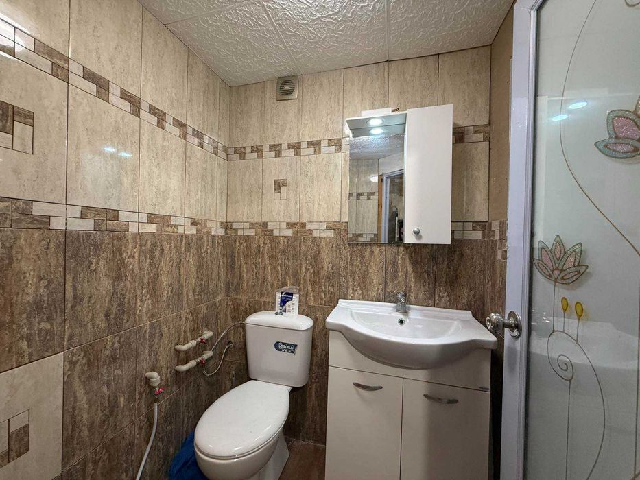 Двуетажна къща в с. Янтра