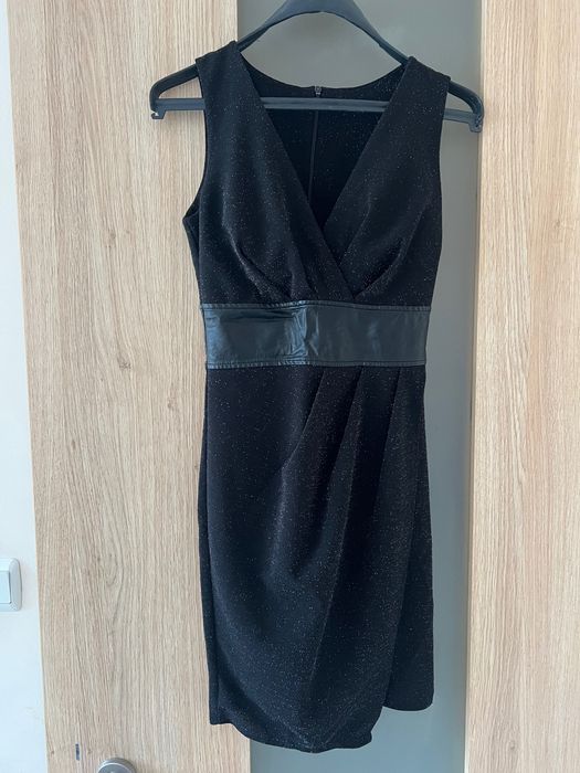 Къса черна рокля