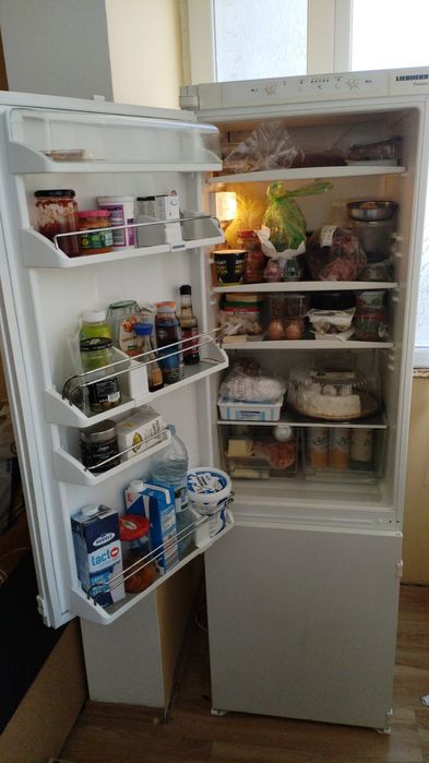 Продавам хладилник с фризер Liebherr Premium