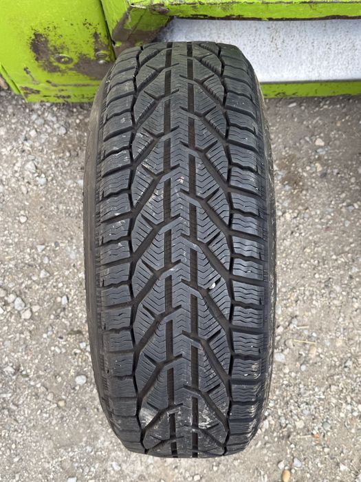 Чисто нови зимни гуми TAURUS 215/65/R16