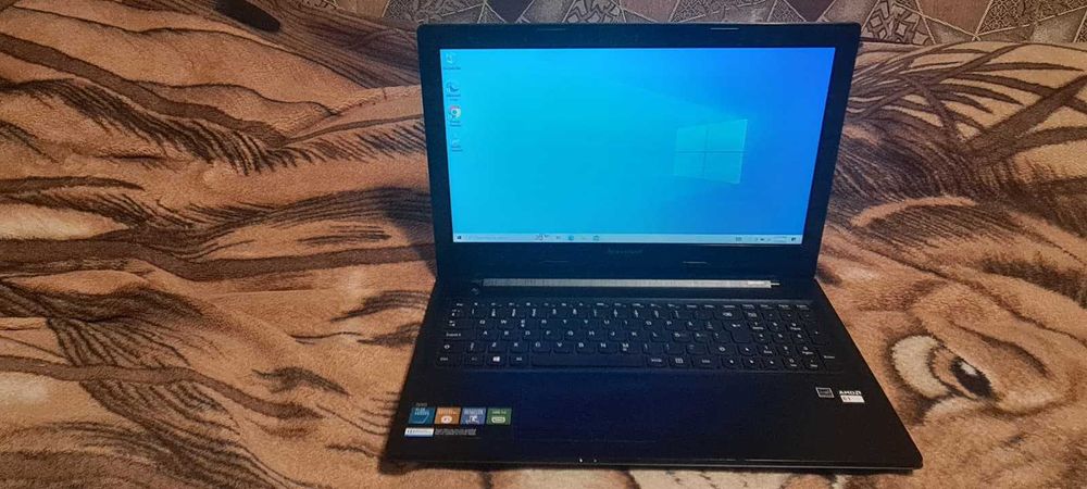 Laptop Lenovo cu procesor AMD E1-6010,8 Gb RAM si HDD de 500 Gb