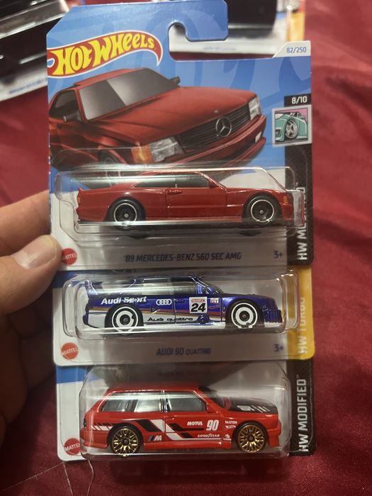 Продавам Hot wheels и Matchbox колички