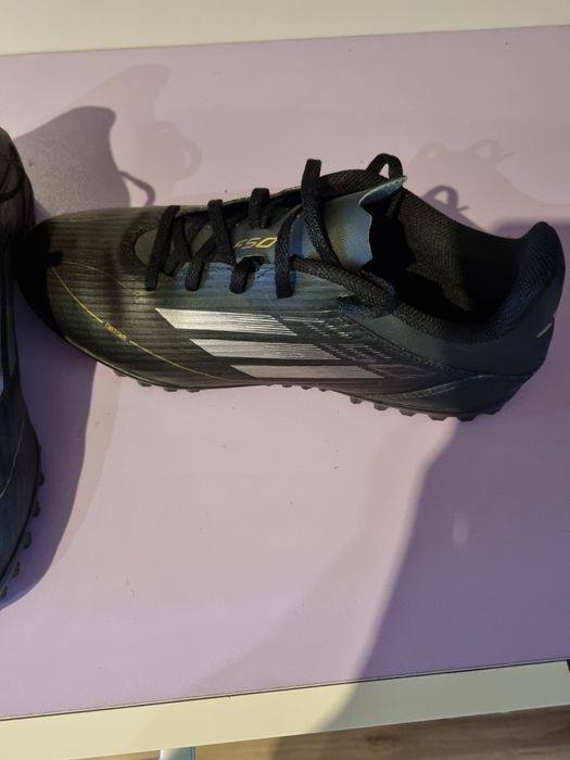 Детски обувки за футбол Adidas F50. Номер 42 1/2.Обувани са само веднъ
