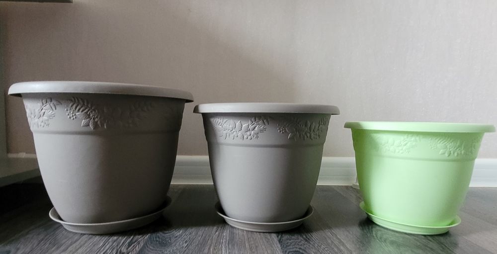 Продам горшки коричневые большие