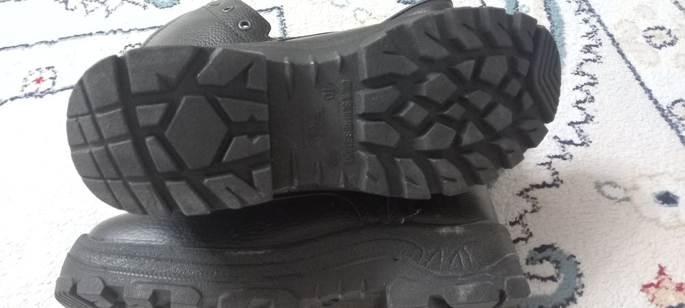 Продаю новые берцы