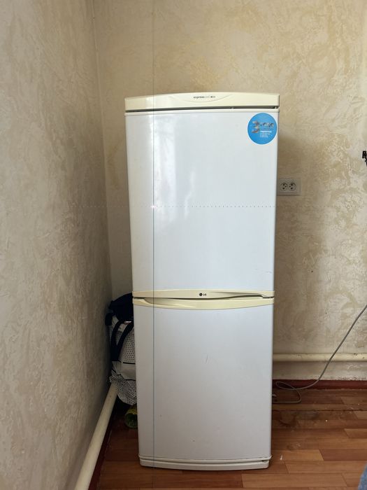 Холодильник двухквмерный