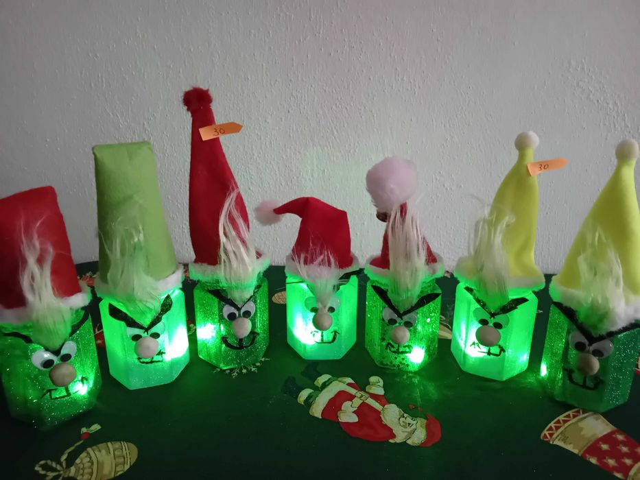 Decorațiuni si jucării de Crăciun la prețuri de poveste