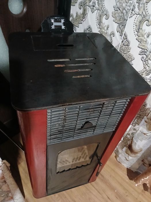 Soba pe peleți cu burlane incluse