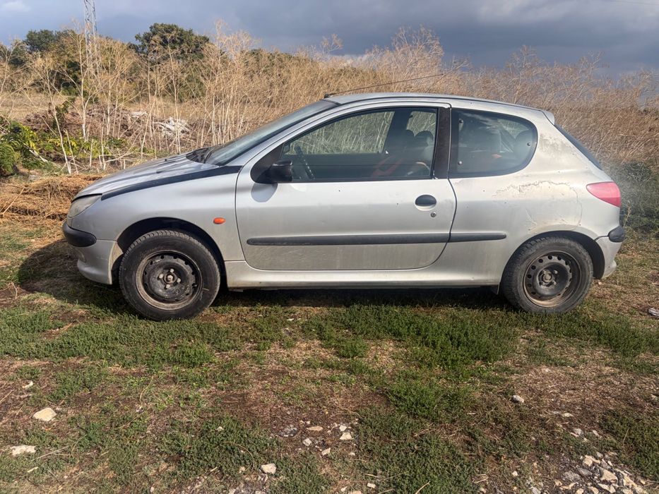 Продавам пежо 206