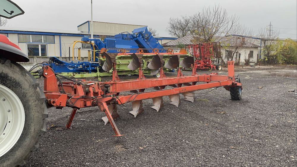 Plug reversibil purtat/hidraulic Massey Ferguson.