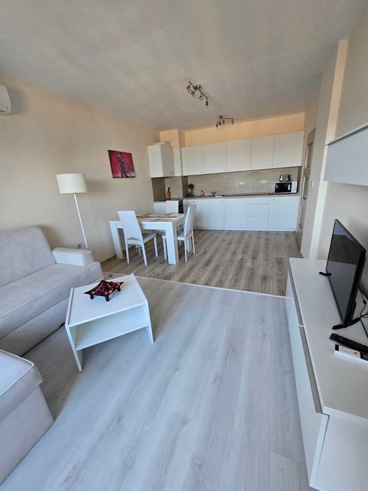 Продава се Двустаен апартамент в Варна, Аспарухово - 90 кв.м за 1556 €/кв.м - Снимка #3