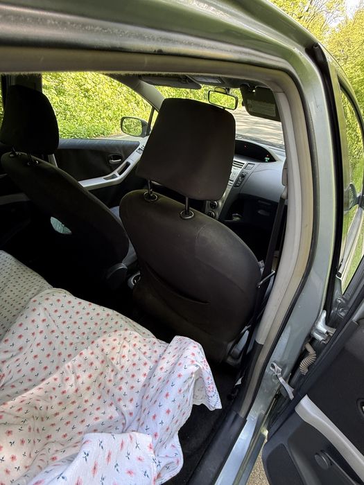 Toyota Yaris 1.3 VVT-i SOL – întreținută exemplar, fără rugină