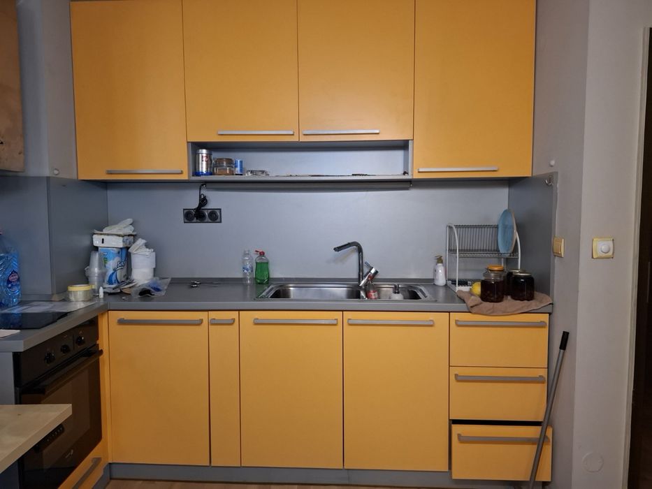 Продавам кухня - оранжево / сиво