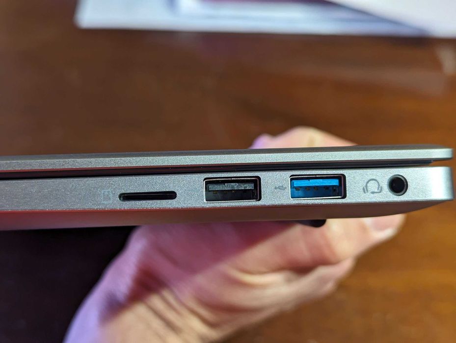 Laptop gaming AceMagic AX16 Pro cu 32GB de RAM, Ryzen 7 si SSD 512GB