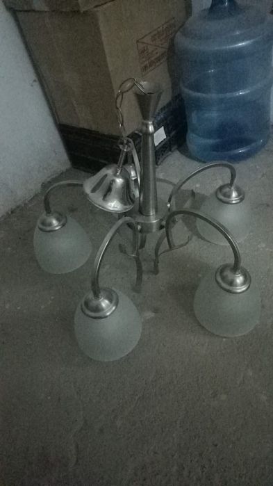 Люстры продам срочно