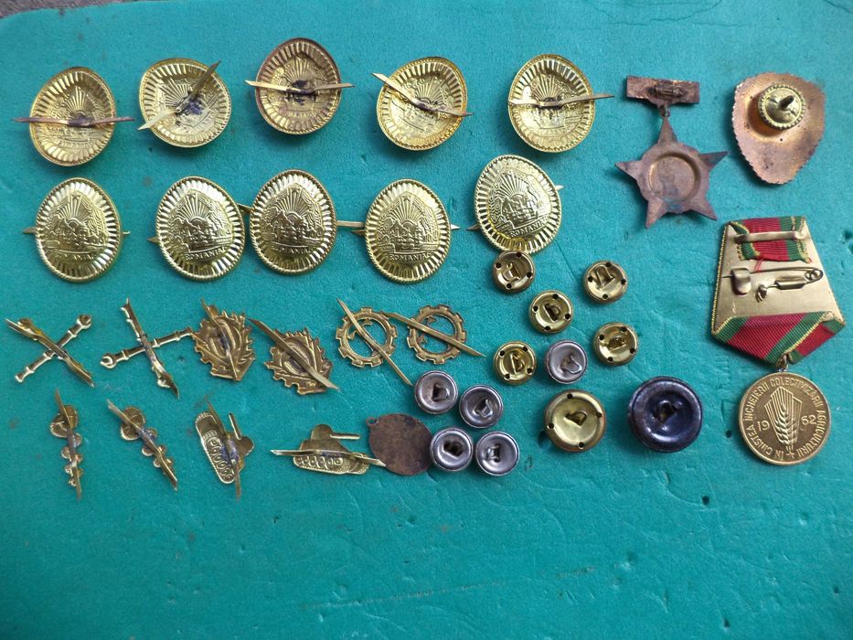 Semne de arma cuci militari boneta medalii insigne nasturi vechi RSR