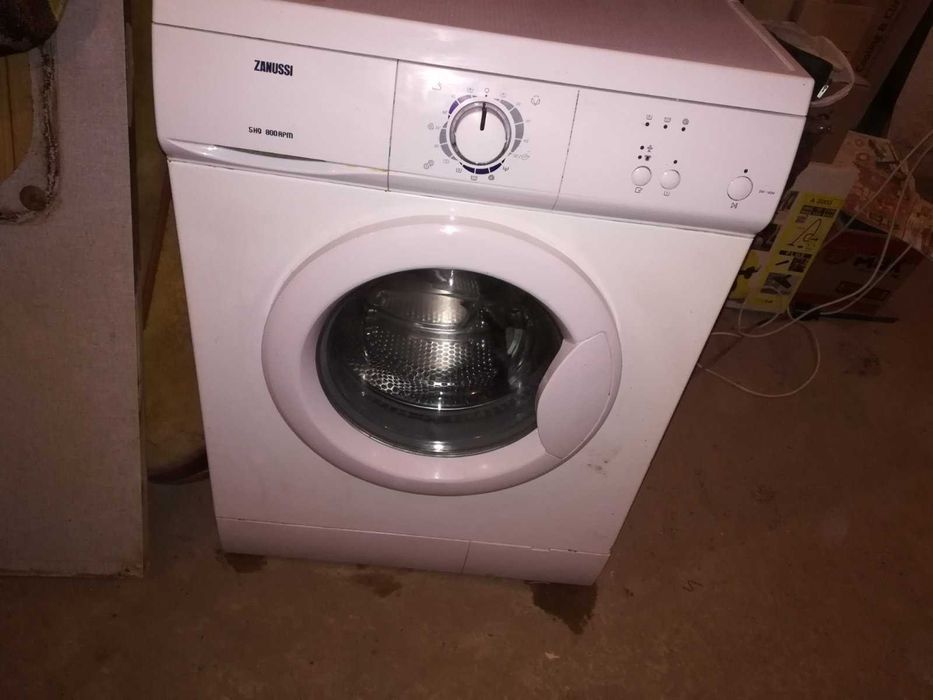 Пералня Зануси инвертор работеща запазена
