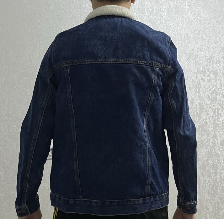 Продам утепленную джинсовку