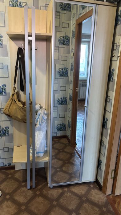 Продам шкаф для прихожей