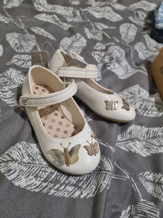 Бебешки бели обувки