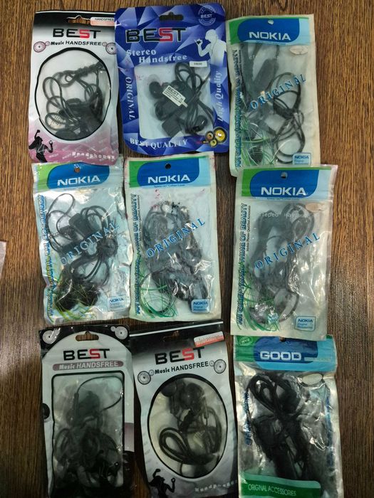 Nokia Naushniklar Chexollar sotiladi