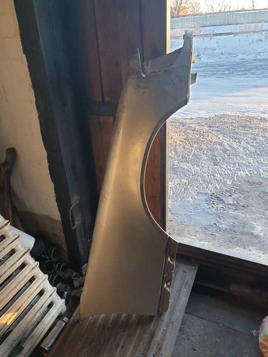 Правое крыло от w140