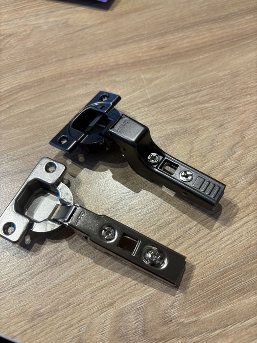 Продам петли для мебели Blum