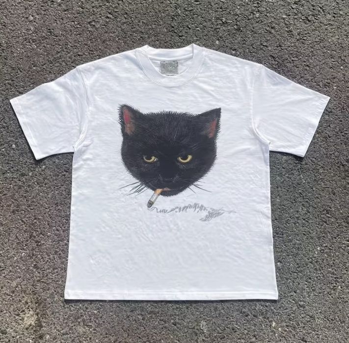 *кот с сигаретой *