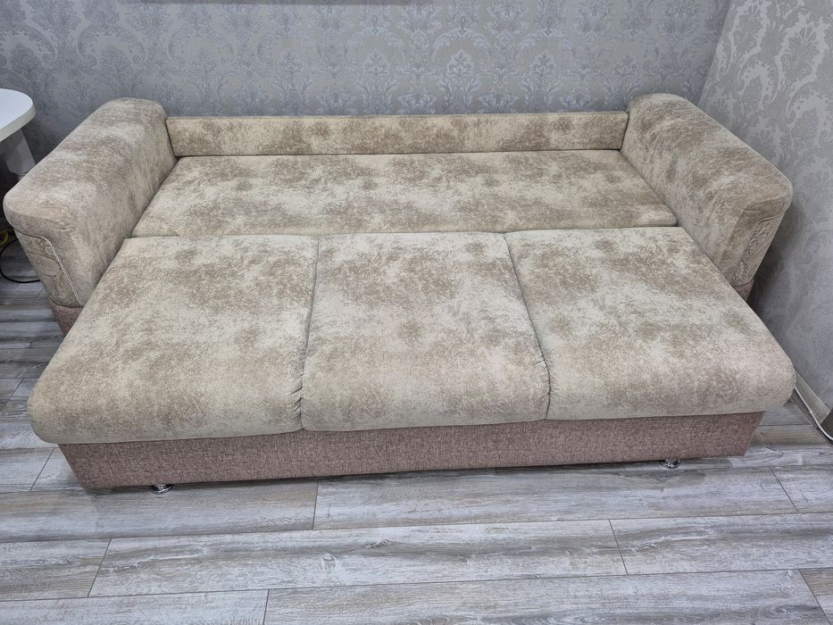 Продам диван за 100000 тг.