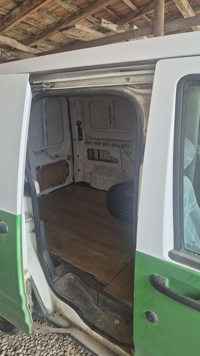 Vand sau dezmembrez ford transit connect