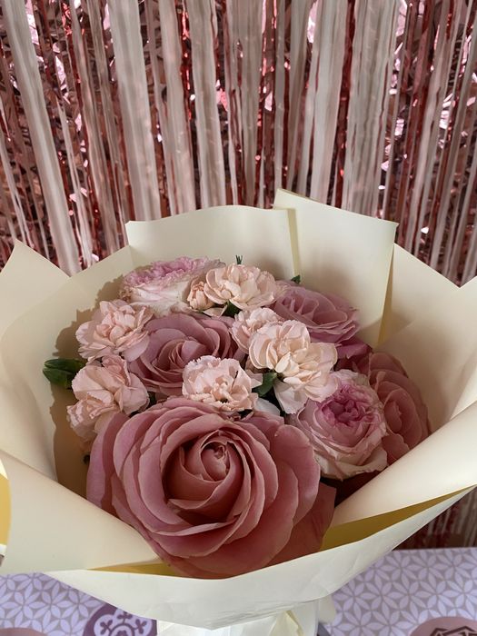 Продам  букет  роз .