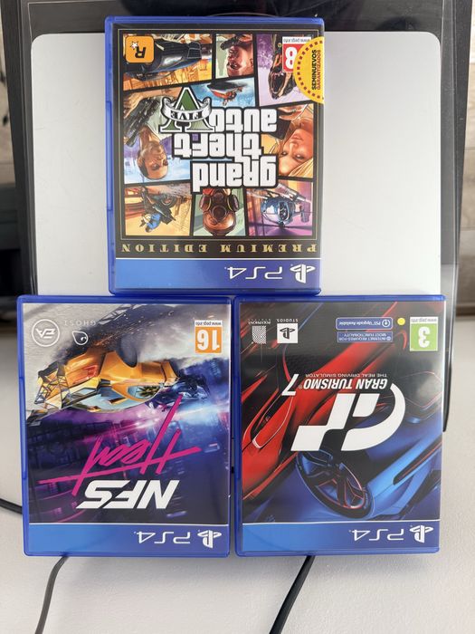 PS 4 ca nou cu Garantie+3 manete+Volan cu pedale+3 jocuri(GTA5,GT,NFS)