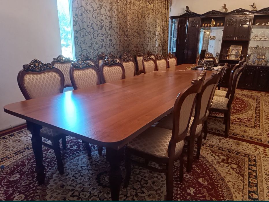 Стол и стулья комплект
